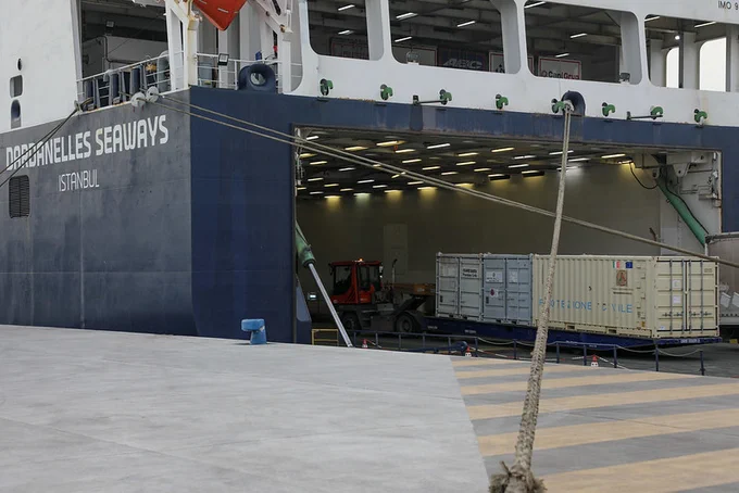 È quasi tutto pronto al porto di Trieste! Una nave carica di attrezzature donate da Regioni e Organizzazioni Nazionali di Volontariato sta per salpare. 35 container contenenti beni utili per la popolazione raggiungerà il porto di Mersin, in #Turchia, tra tre giorni
#16febbraio