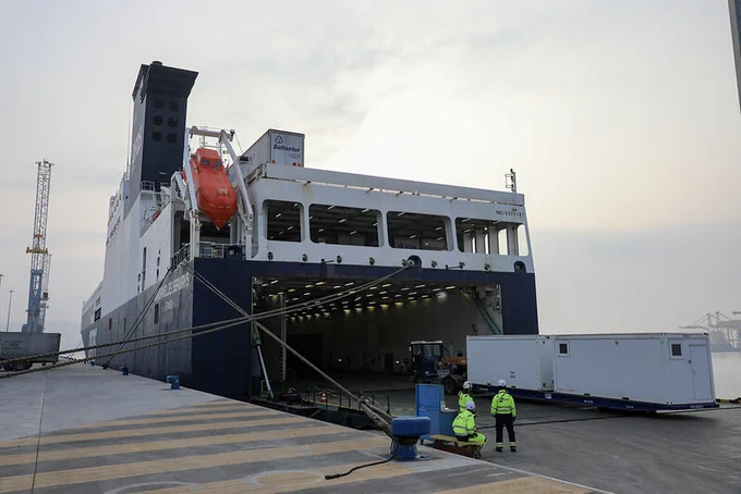 È quasi tutto pronto al porto di Trieste! Una nave carica di attrezzature donate da Regioni e Organizzazioni Nazionali di Volontariato sta per salpare. 35 container contenenti beni utili per la popolazione raggiungerà il porto di Mersin, in #Turchia, tra tre giorni
#16febbraio