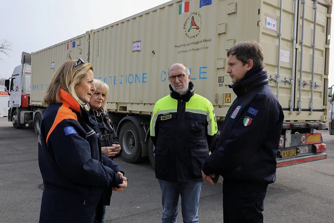 È quasi tutto pronto al porto di Trieste! Una nave carica di attrezzature donate da Regioni e Organizzazioni Nazionali di Volontariato sta per salpare. 35 container contenenti beni utili per la popolazione raggiungerà il porto di Mersin, in #Turchia, tra tre giorni
#16febbraio