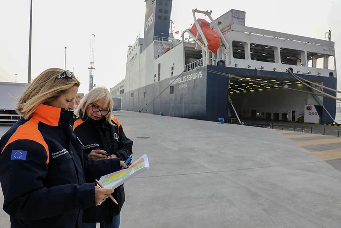 È quasi tutto pronto al porto di Trieste! Una nave carica di attrezzature donate da Regioni e Organizzazioni Nazionali di Volontariato sta per salpare. 35 container contenenti beni utili per la popolazione raggiungerà il porto di Mersin, in #Turchia, tra tre giorni
#16febbraio