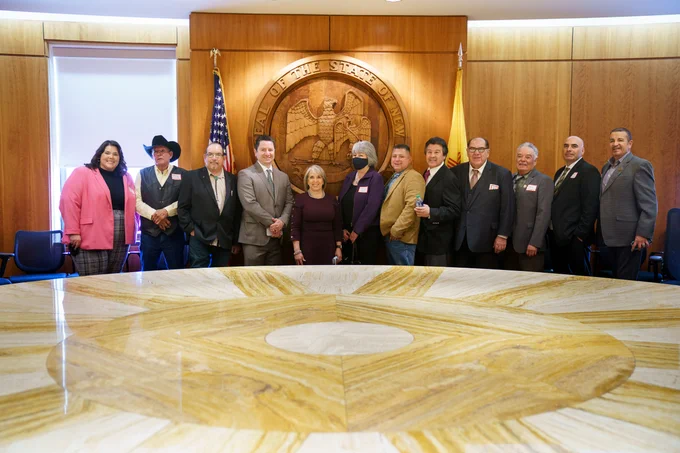 Governor, legislators posing for photo in roundhouse