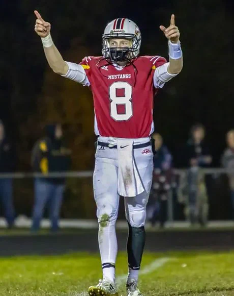 Worth earned All Conference/ All American honors in '22 after amassing 1157 Rec Yds and 13 TDs. Those numbers led the American Rivers Conference and was among the best in D3.   Entering the 2023 season, Worth sits in the Top 5 in school history in Recs, Rec Yds, and TDs.  