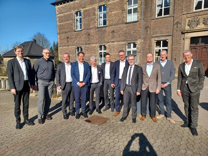 Der Aufsichtsrat der Trianel GmbH bei seiner ersten Sitzung am 14.2.2023 in Essen. 
Von links nach rechts: Ulrich Koch , Dr. Oliver Runte, Jörg Dorroch, Arjan Ten Elshof, Sven Becker, Ron Keßeler, Dietmar Spohn, Martin Heun, Dr. Christian Becker, Christian Meyer-Hammerström und Markus Schümann. Hie nicht dabei sind Es fehlen:  Dr. Jens Meier, Marco Westphal und Michael Lucke. 
