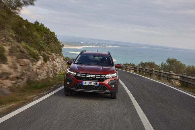 Dacia Jogger HYBRID 140 driving in Lisbon, Portugal
