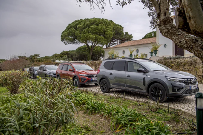A line up of Dacia Jogger HYBRID 140 at the International Press Tests in Lisbon