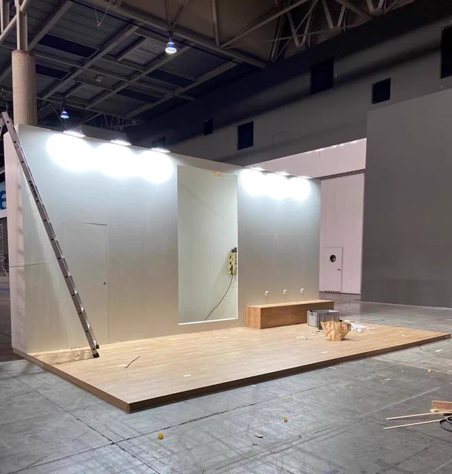 Day 2 of assembly at MWC Barcelona 2023. Step by step of the set up of Wide Eyes Technologies' Booth