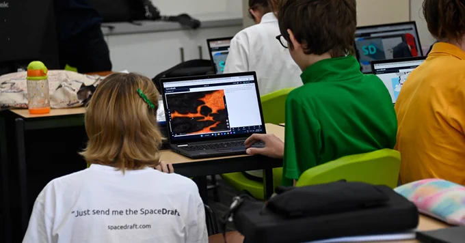 Teaching a student how to use SpaceDraft.