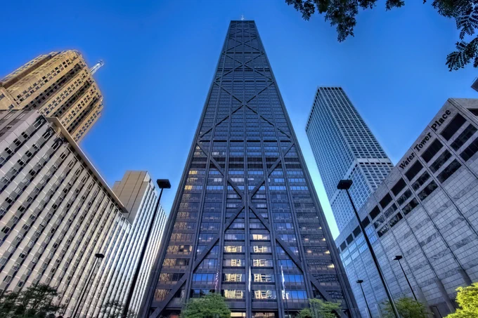 Imagen del rascacielos John Hancock en Chicago. Una torre altísima con estructura de diagonales en la fachada. 

Craig Fildes CC BY-NC-ND