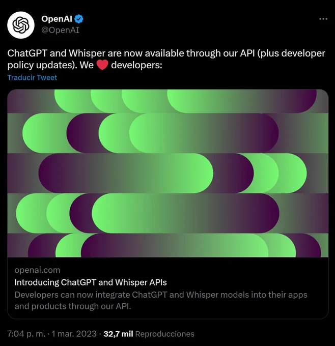 Captura del tweet de OpenAI donde se lee "Introducing ChatGPT and Whisper APIs"