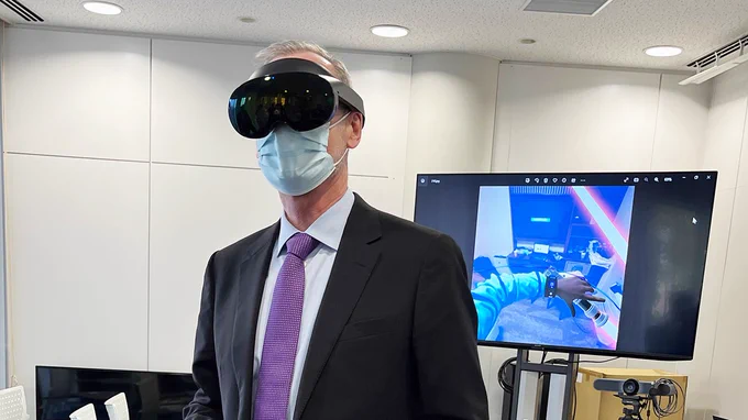 U of A President Bill Flanagan trying out the VR