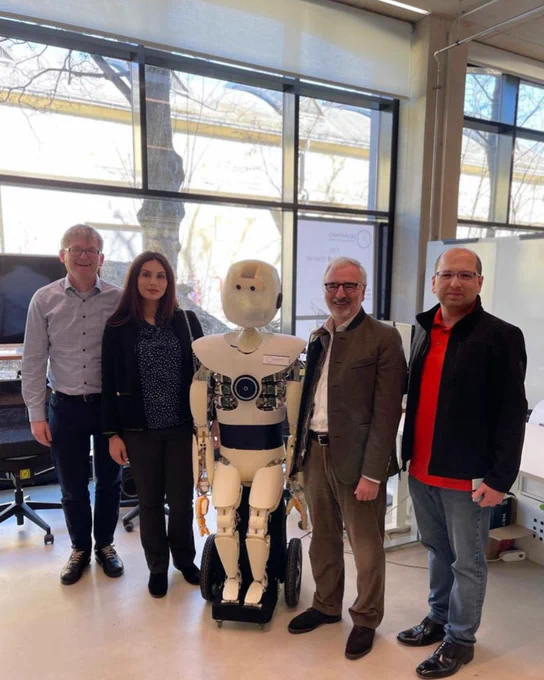 L to R: Helmut, Zaib, a humanoid robot at TUM, Paul and Amir 