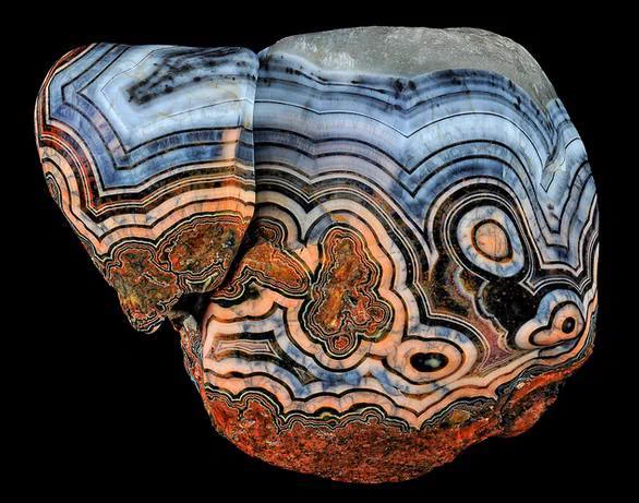 image courtesy of https://the-earth-story.com/post/142464285107/fairburn-fortifications-the-state-gemstone-of