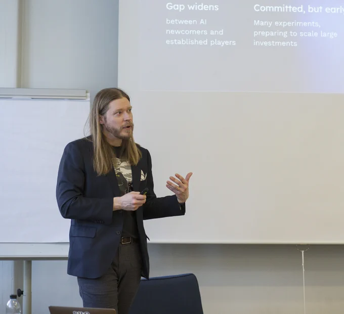 Jaakko Vainio giving a presentation