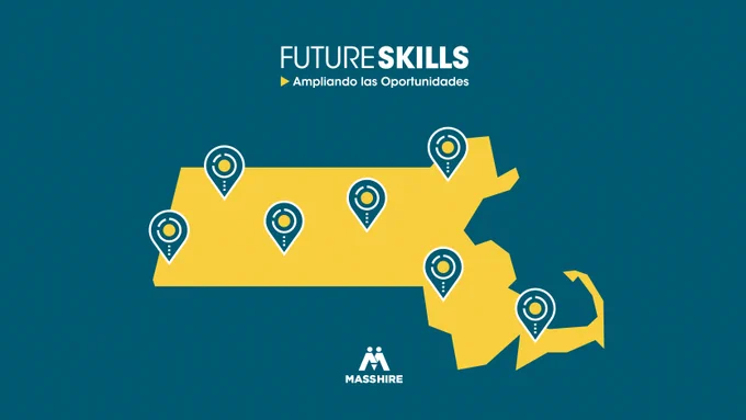 Mapa amarillo sólido de Massachusetts sobre un fondo verde azulado. Marcadores de ubicación dispersos por el mapa.  Logo de FutureSkills con el slogan Ampliando Oportunidades encima del mapa. El logo de MassHire está centrado debajo del mapa.