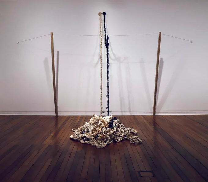 Caitlin Rose Donnelly, Mahana (2021), Woollen blankets, timber, wire. Sixteen blankets, 210m of chained blanket. Approx., 3 x 4 x 2m (H x W x D). In Paemanu: Tauraka Toi at Dunedin Public Art Gallery.
