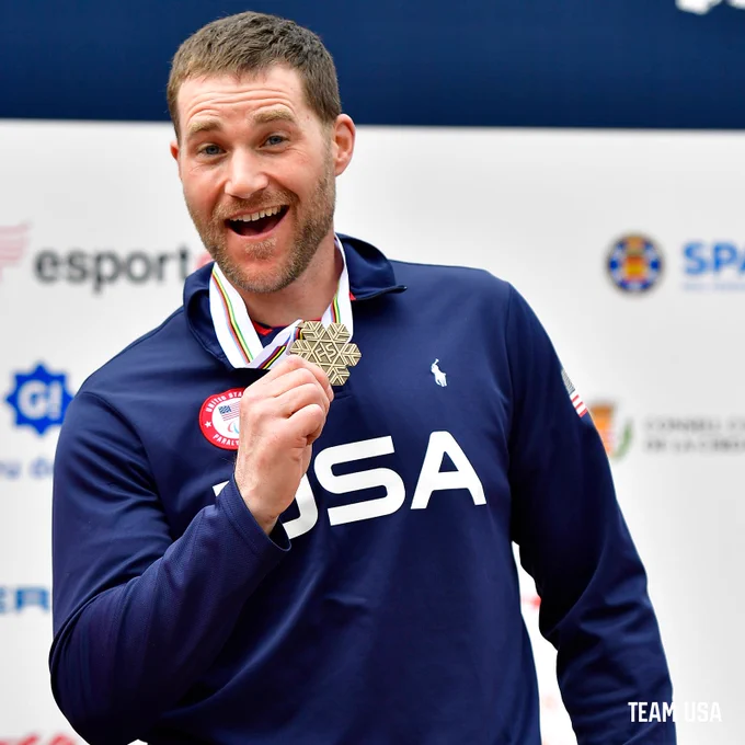Image of Mike Schultz smiling with his Para snowboarding worlds bronze medal