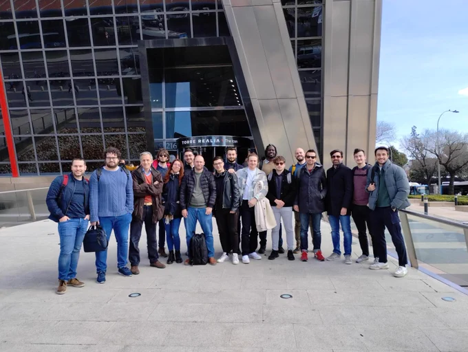 Foto del equipo de Turing antes de entrar en la oficina.