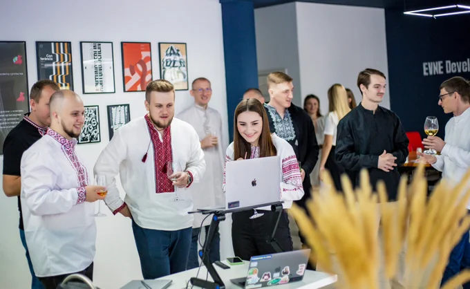 Values unite like-minded people, help to create the right atmosphere for the entire team and motivate them to move in the same direction.
And we are sharing with you our values to get to know each other better.

One of the first - EVNE Developers value honest and open communication.