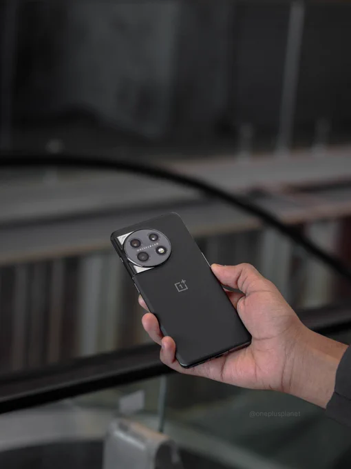 OnePlus 11 in Titan Black 