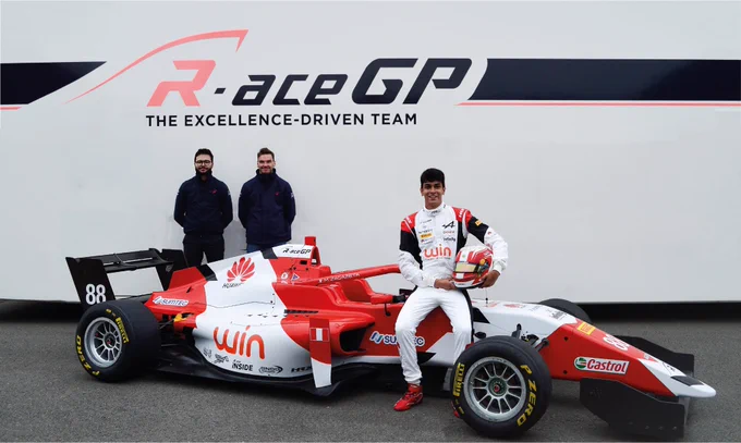 Matias Zagazeta is sat on his new FRECA race car ahead of the 2023 race season. The car is white and red. He is joined by his new team R-ace GP