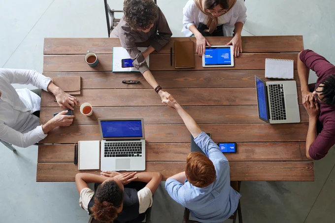Persuasion vs. Clarity: Making Customers WANT to Buy from You