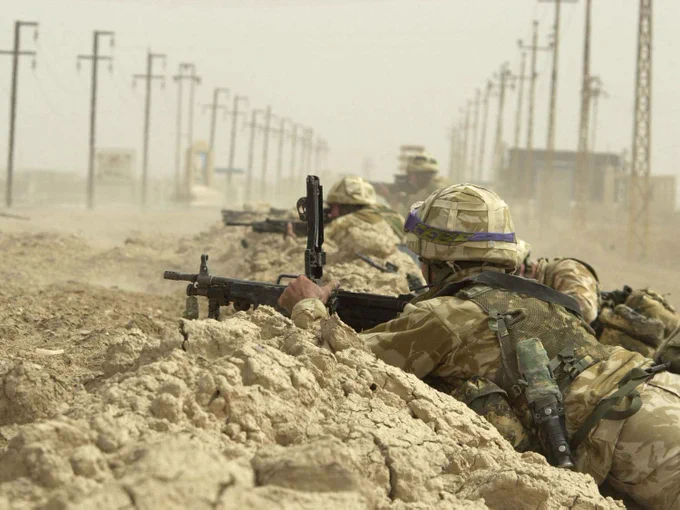 42 Commando take up position by a road on the Al Faw Peninsula