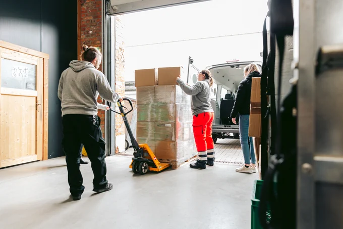 Wir haben in den letzten Wochen über 6000 unserer Tassen ☕ an die Arbeiterwohlfahrt und die Johanniter gespendet und hoffen, Menschen in unserer Region damit eine kleine Freude zu machen. 