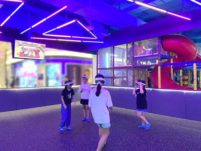 kids playing in SPREE Arena at tiNi World Vietnam