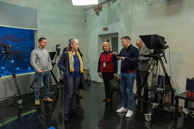 Noel Curran and Delphine Ernotte Cunci meet staff at the Ukrainian broadcaster UA:PBC. Photo: Mykola Ivanchyk
