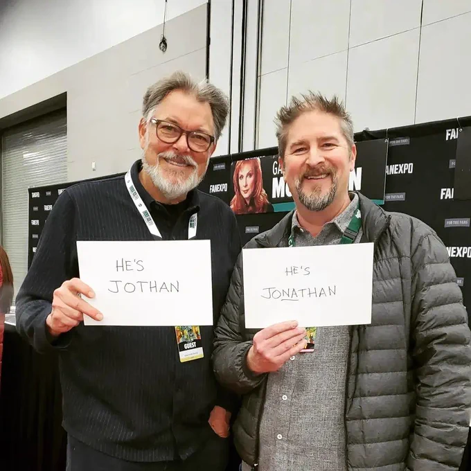 Photograph of ICANN/Domain/Security Executive Jothan Frakes with Actor/Director/Producer Jonathan Frakes, each holding a sign that states which Frakes is which.