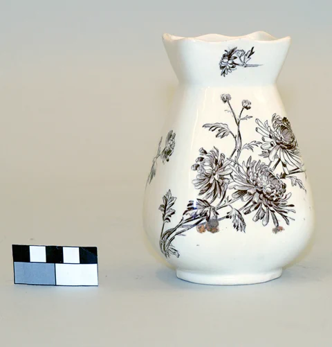 Display your Spring bouquet in this vase from 1885! 