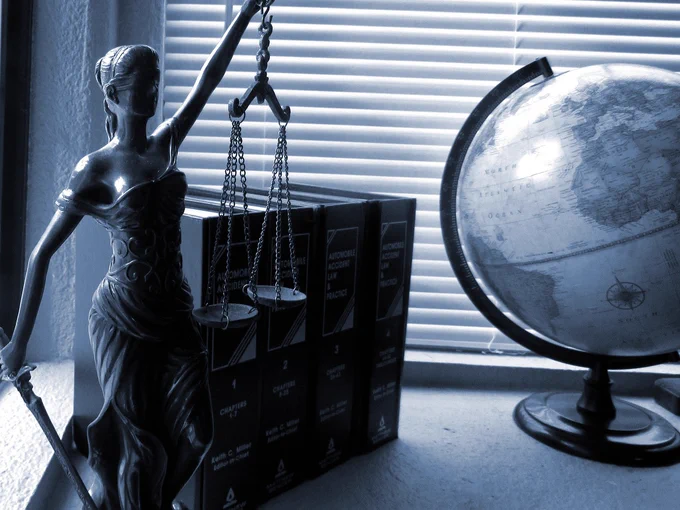Abogado con más de 25 años de experiencia judicial. #Laboral #Fiscal #Mercantil #Emprendimiento https://www.linkedin.com/in/javierderamonagusti/