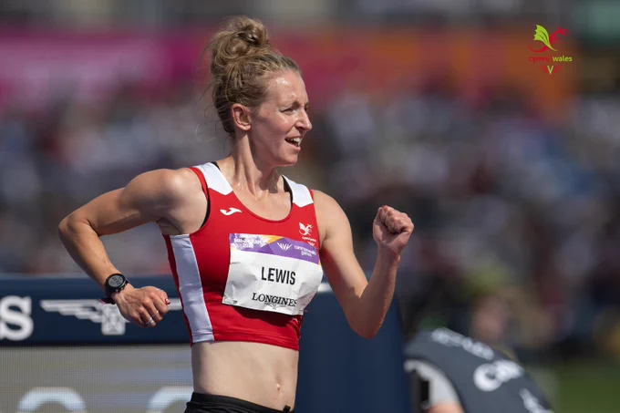 Heather Lewis competing at the Birmingham Commonwealth Games.