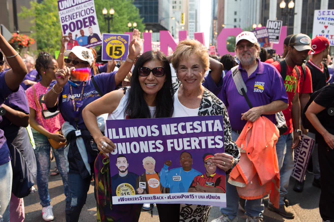 Leni and Jan Schakowsky holding a sign proclaiming solidarity with unions
