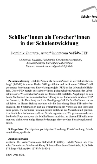 „Schüler*innen als Forscher*innen in der Schulentwicklung“ (SaFidS) ist ein im Herbst 2019 gebildetes und im Sommer 2020 offiziell gestartetes Forschungs- und Entwicklungsprojekt (FEP) an der Laborschule Bielefeld. Dieser FEP besteht aus Schüler*innen, pädagogischem Personal der Laborschule sowie Wissenschaftler*innen der Universität Bielefeld. Angeknüpft an den hohen Stellenwert der demokratischen Bildung an der Laborschule ist dieser FEP der Versuch, die Forschung auch als Beteiligungsfeld für Schüler*innen zu erschließen. In diesem Beitrag möchten wir die Entstehung dieses FEP näher beleuchten, das Studiendesign und die Forschungsfragen vorstellen und Einblicke darin geben, wie wir unser Forschungsteam bestehend aus Menschen mit ganz unterschiedlichen Rollen innerhalb der Schule organisieren.