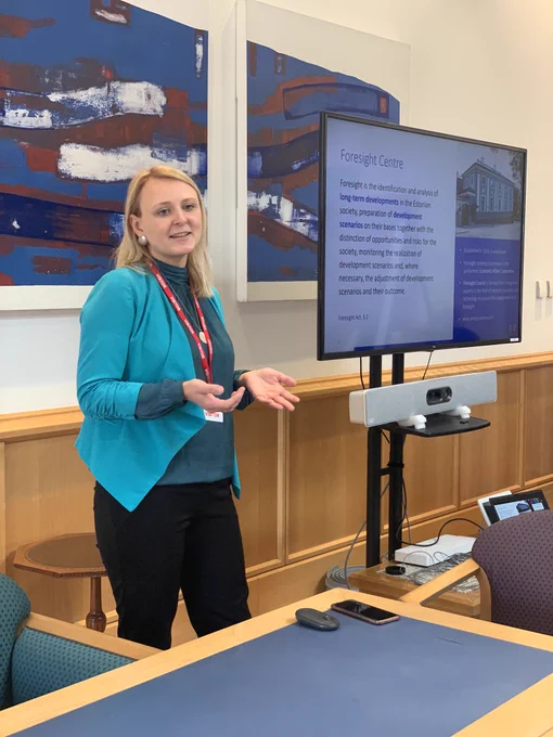 Johanna Vallistu delivers a lecture