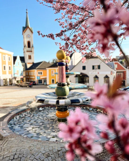 Hundertwasserbrunnen am Hauptplatz in Zwettl, Waldviertel. Dort beginnt der Wasserwunderweg.
http://visit.austria.info/6012OG4Rq
Copyright beachten
