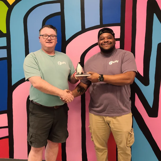 Scot Wingo giving Tim Sanders his 5 Year Spiffyversary Award! 