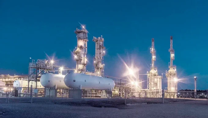 A refinery in Pascagoula, Mississippi. Original image from Carol M. Highsmith