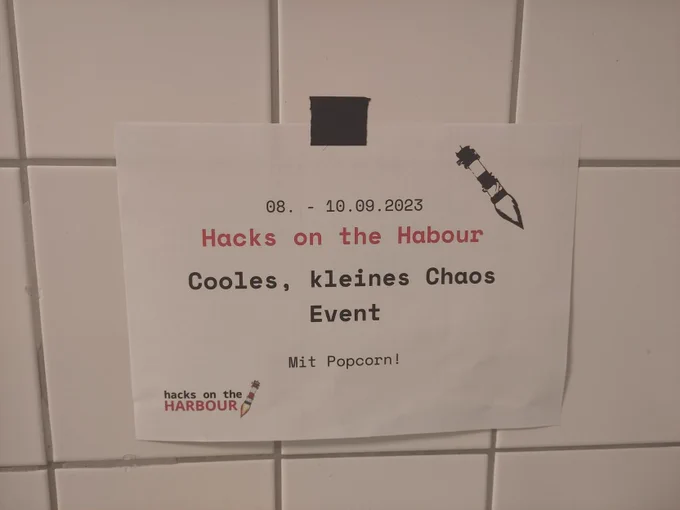 Schild mit Aufschrift:
Hacks on the Habour
Cooles, kleines Chaos Event
Mit Popcorn!