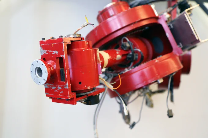 A close-up view of the Direct Drive Arm I, created at Carnegie Mellon University in 1982 by Dr. Takeo Kanade and Dr. Harry Asada. From the Christopher G. Atkeson Collection, Carnegie Mellon University Archives.
