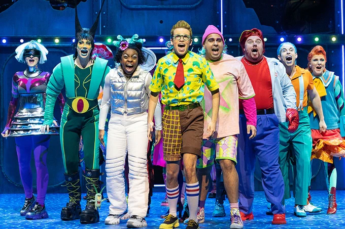 A photo showing the cast of SpongeBob performing