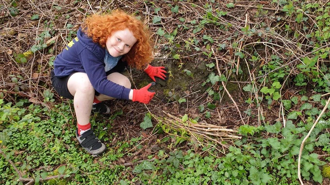 young volunteer helps with microvolunteering task