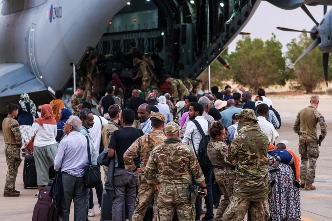 Image of the evacuation of British Nationals onto an RAF aircraft at Wadi Seidna Air Base in Sudan
