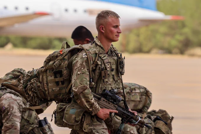 Image of a soldier from the Duke of Lancaster Regiment, heading to the gate perimeter at Wadi Seidna Air Base in Sudan