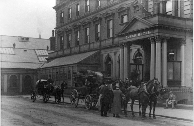 This week's #WayBackWednesday image from the History Hub is this wonderful shot of the entrance to the Queen's Hotel on City Road #Chester with carriages outside. The date for the photograph is circa 1890. For more images of Old Chester please go to https://www.cheshireimagebank.org.uk/