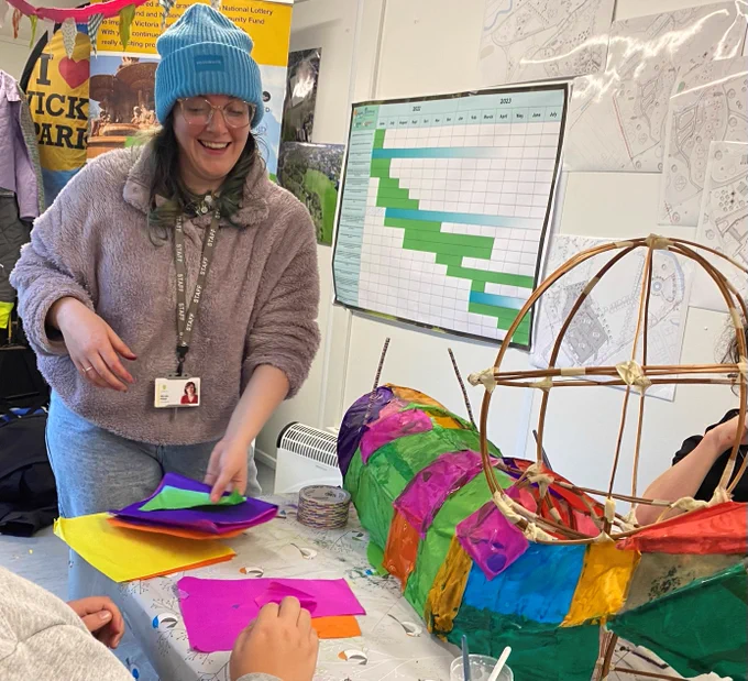 Nicola Priest leading a willow model workshop