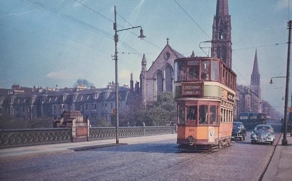 Tram car no. 271 crossing Kelvinbridge in 1956 heading west along Great Western Road. Photo from a collection at The Glasgow Academy Archive. 