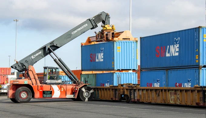 The Port of Portland is using renewable diesel to fuel many of its operations at the Port and PDX — benefitting climate, air quality and the health of employees and surrounding communities along the way.  