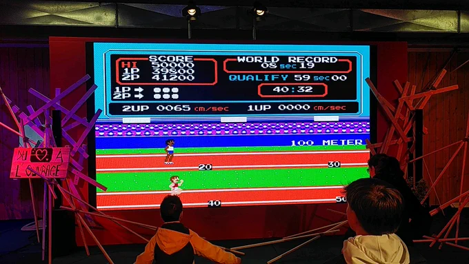 Installation Hyper Olympic de Djeff - course de 100 mètres